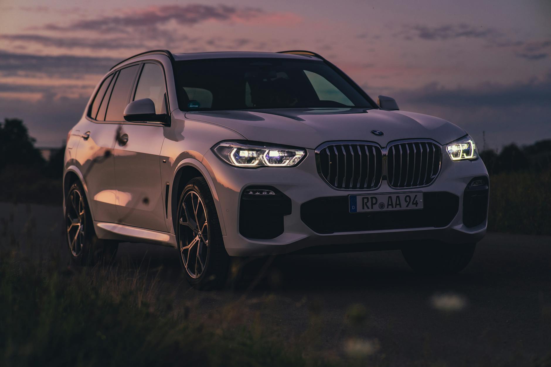 Je?li SUV ma by? symbolem klasy, presti?u i jako?ci, to BMW jest wr?cz uosobieniem tej definicji. Ma pot??ny silnik i ogromn?...
