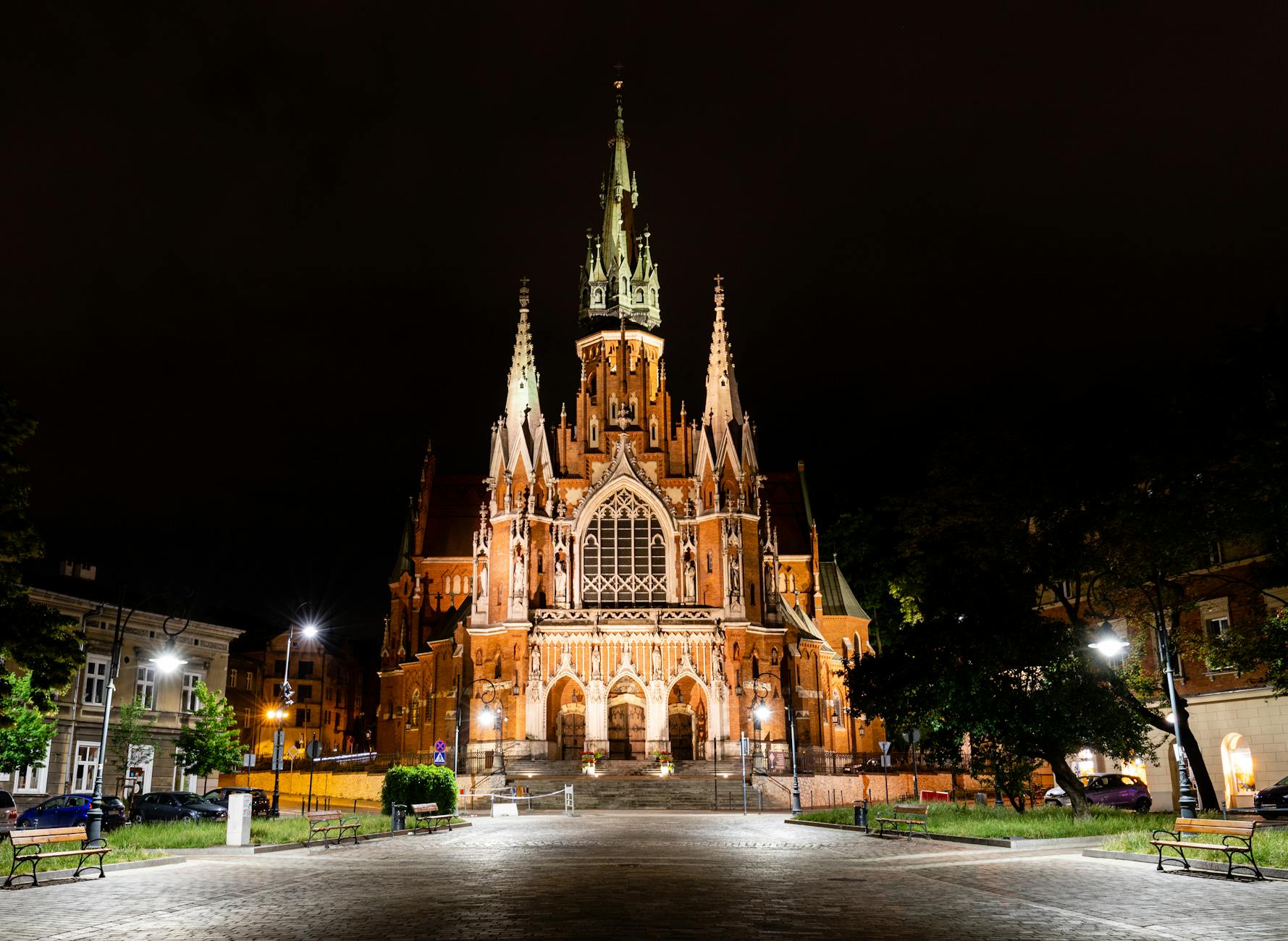 W ostatnich latach wyspy kuchenne stały się nieodzownym elementem nowoczesnych domów. Jednak projektanci wnętrz zwracają uwag...
