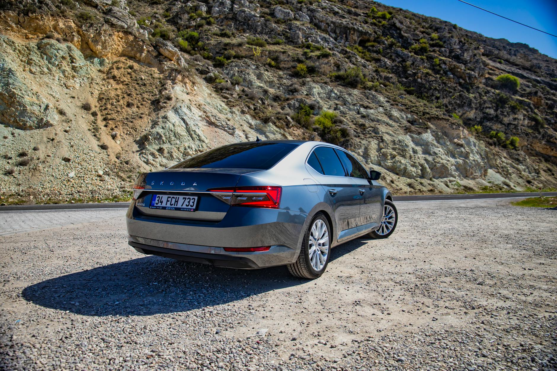 Polacy kupujÄ
samochody na potÄgÄ. Ile kosztuje najczÄÅciej sprzedawane auto? Ile pensji trzeba na nie odÅożyÄ? Skoda...