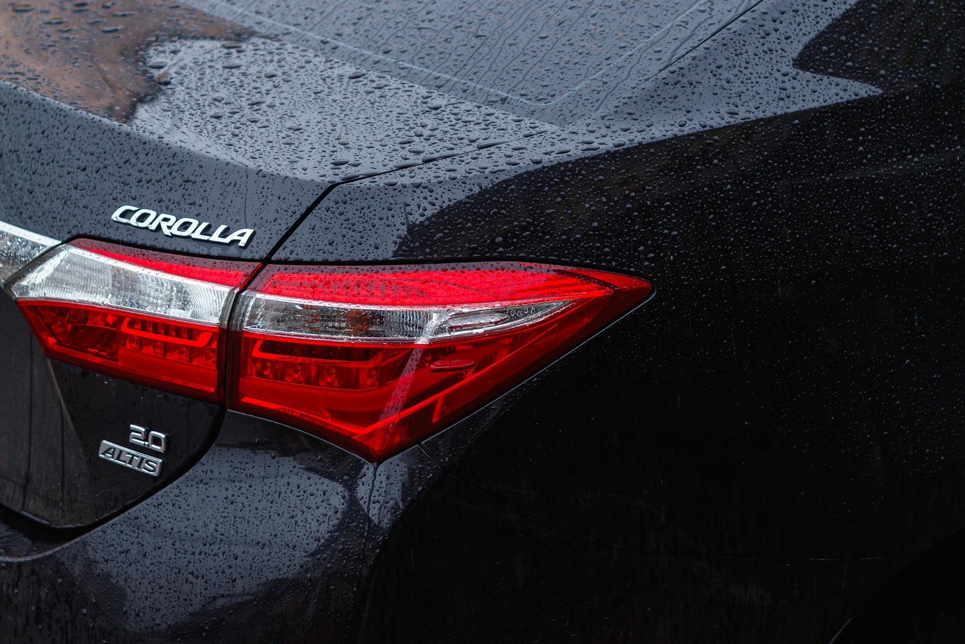 Ta Toyota GR Corolla to ?wietny hot hatch z krwi i ko?ci. Japo?ski producent na rok modelowy 2025 wprowadzi? do niego kilka p...
