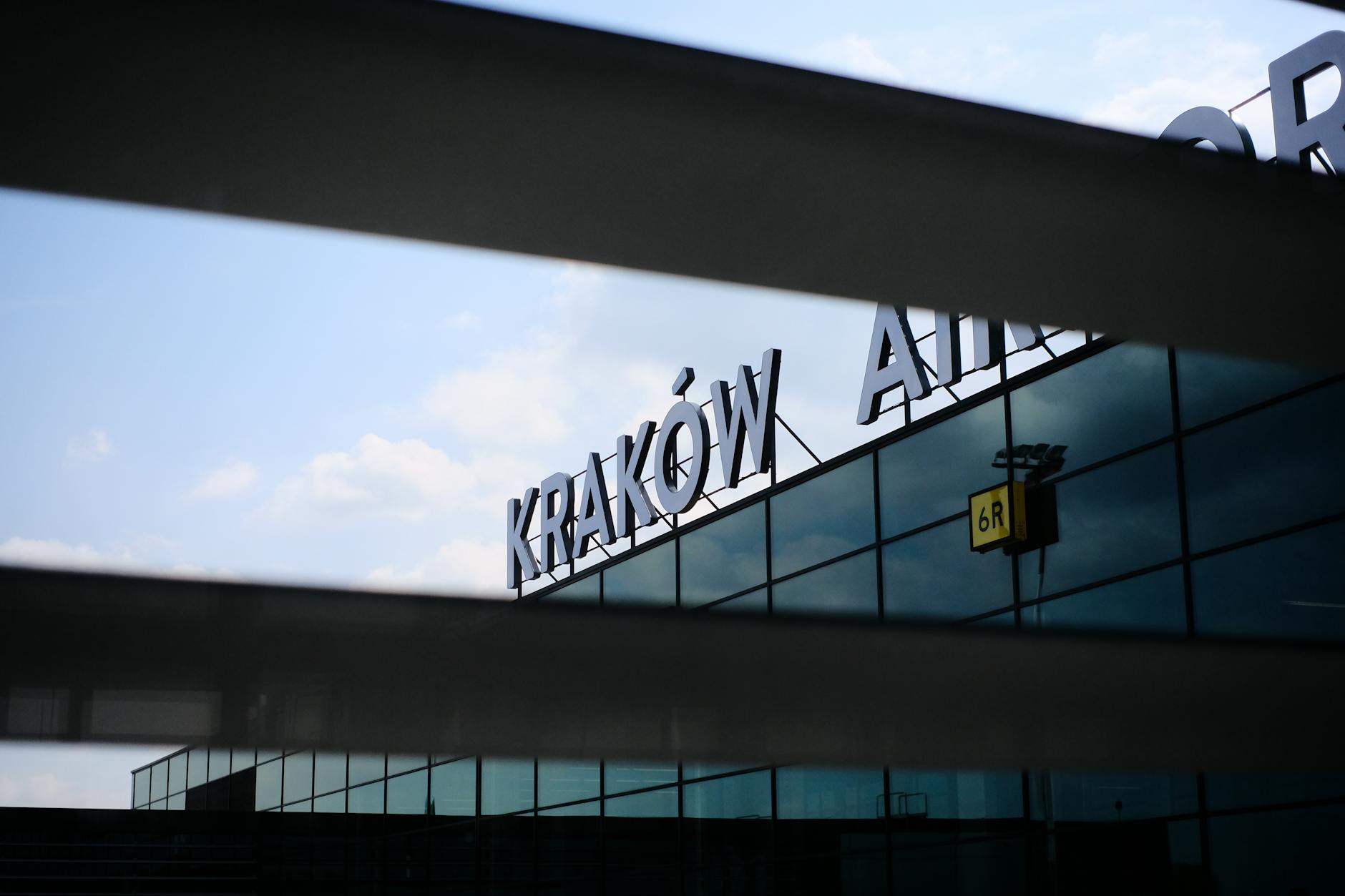 Zapadła decyzja wojewody dotycząca rozwiązania na czas przebudowy i rozbudowy terminalu pasażerskiego w Kraków Airport.