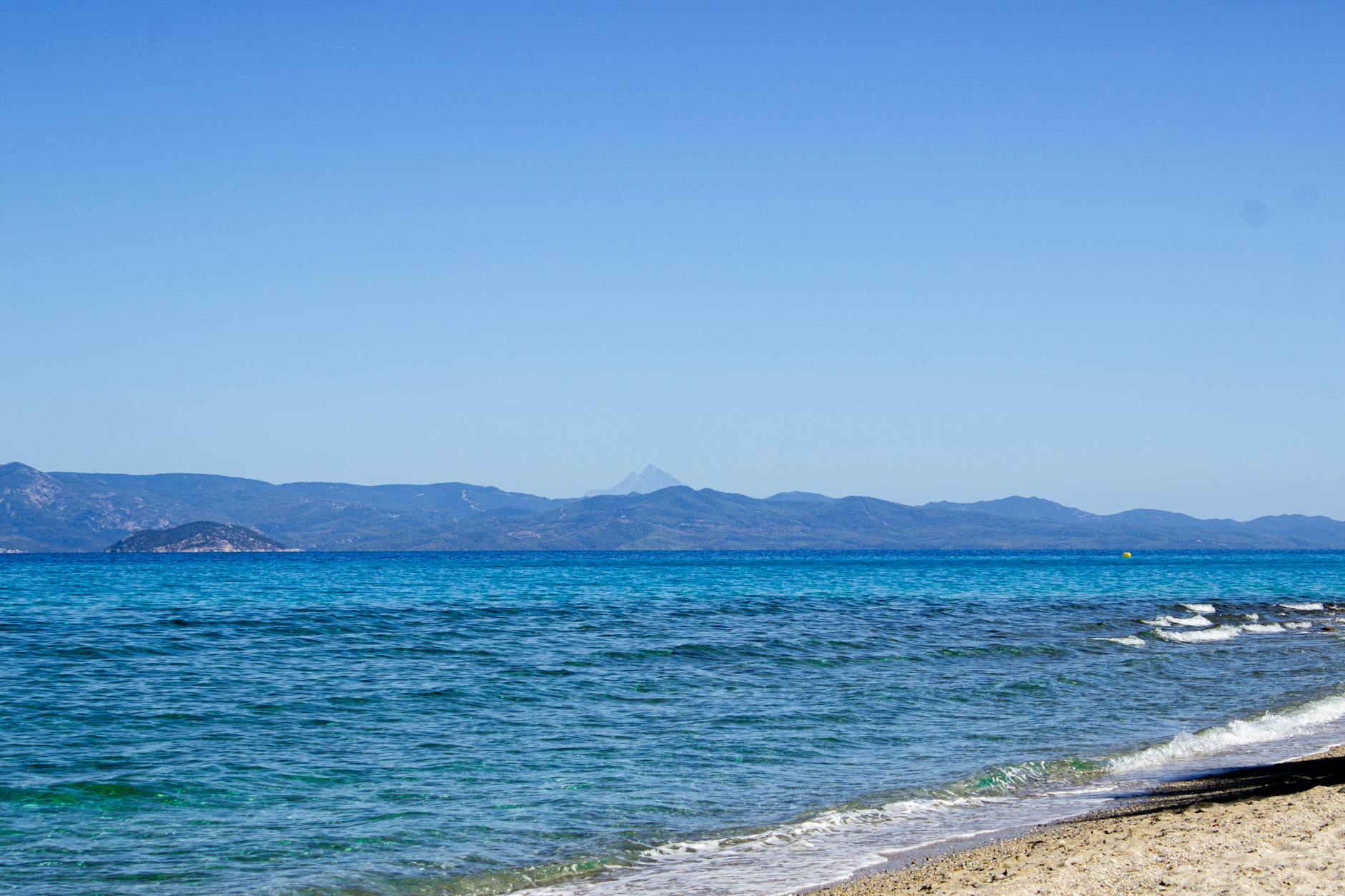 Pó?wysep Chalkidiki to prawdziwa grecka pere?ka - s?ynie z rajskich pla? i turkusowej wody, ale zaskakuje te? innymi atrakcja...