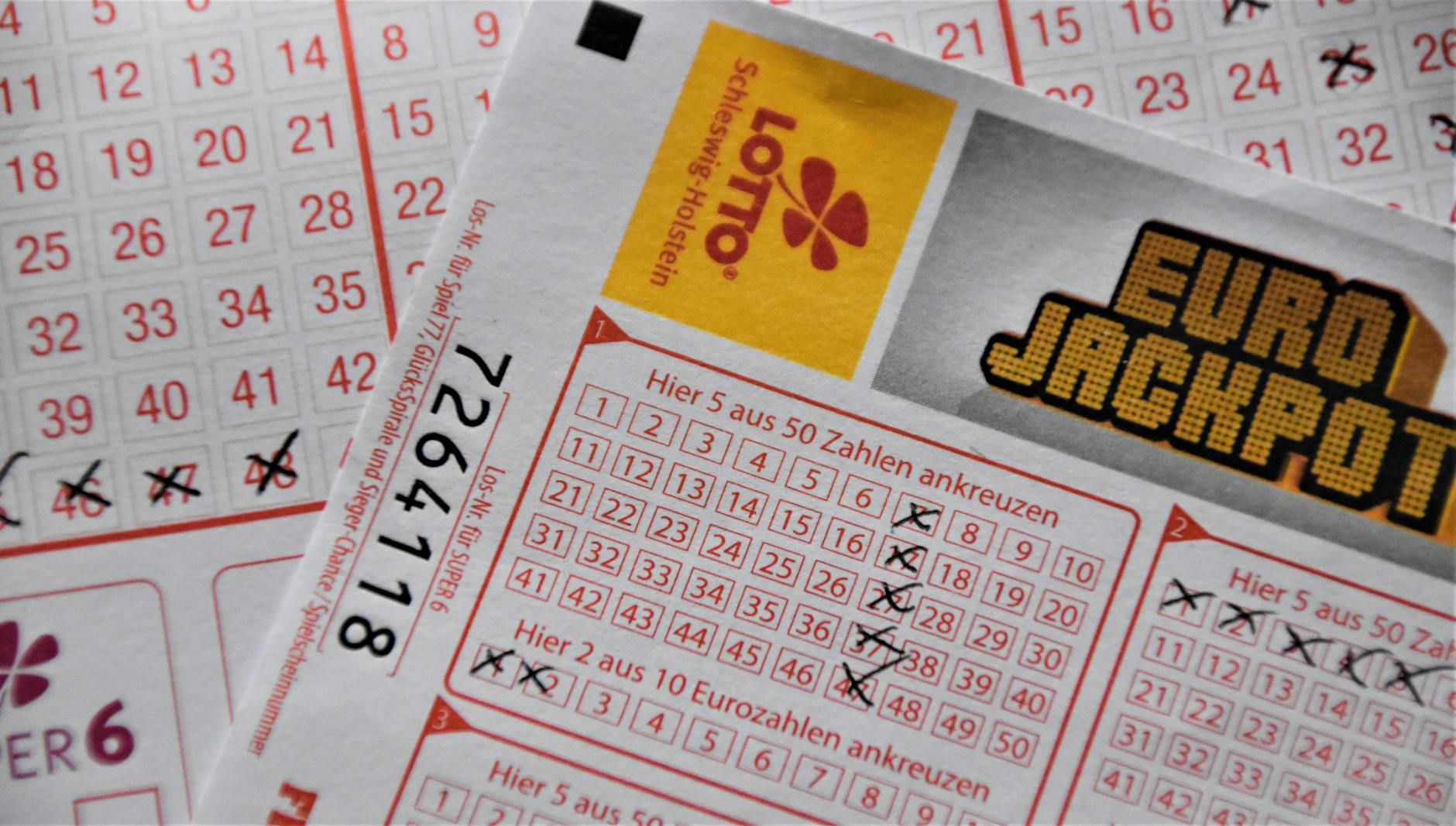 Wyniki Lotto 14.10.2025. Znamy już najnowsze wyniki losowań Lotto i Eurojackpot. Sprawdź, czy wygrałeś w którymś z nich.
