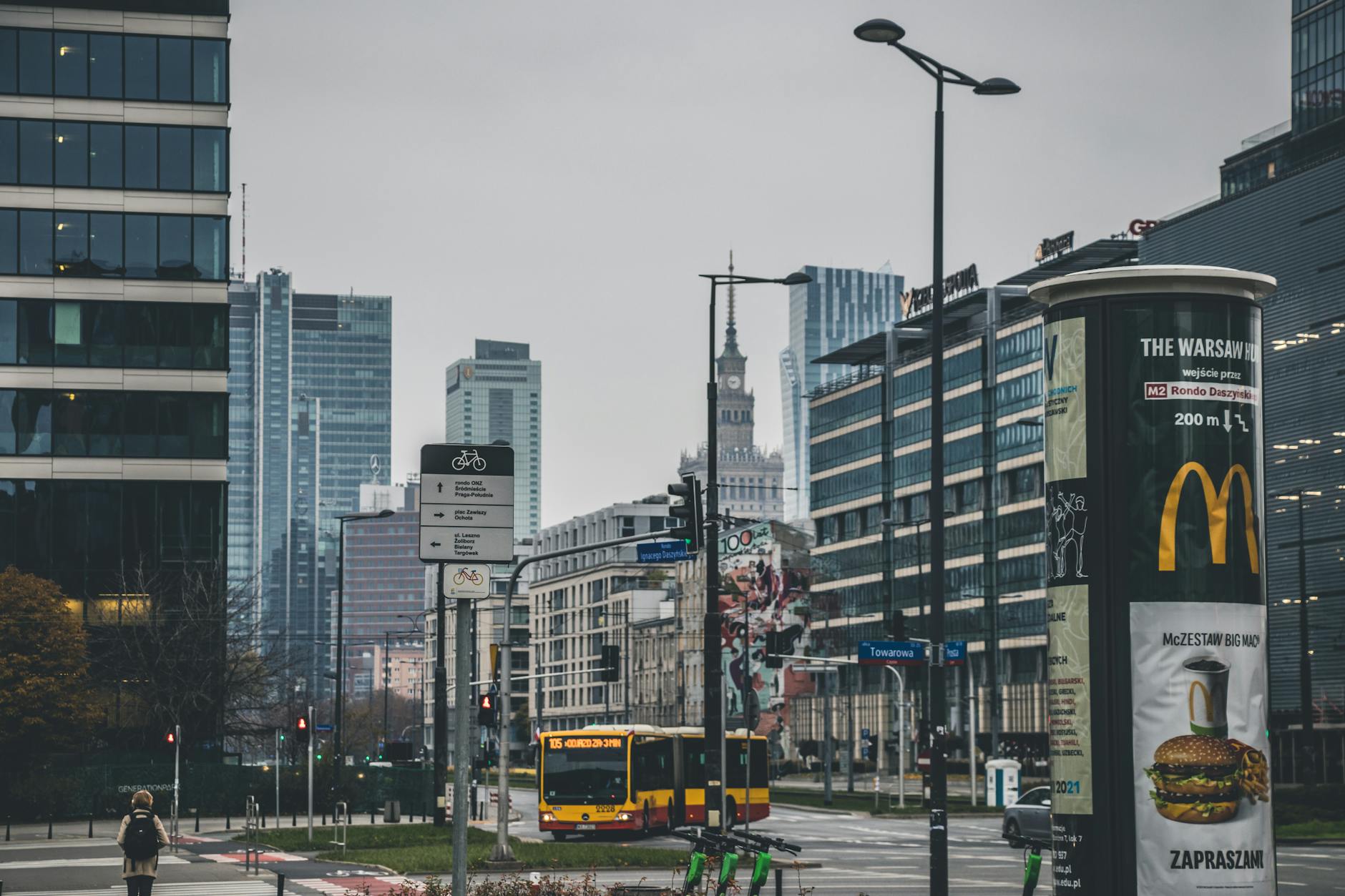 Już w najbliższą sobotę, 4 października, kierowcy w Krakowie znów będą mogli korzystać z ruchu okrężnego na rondzie Stanisław...