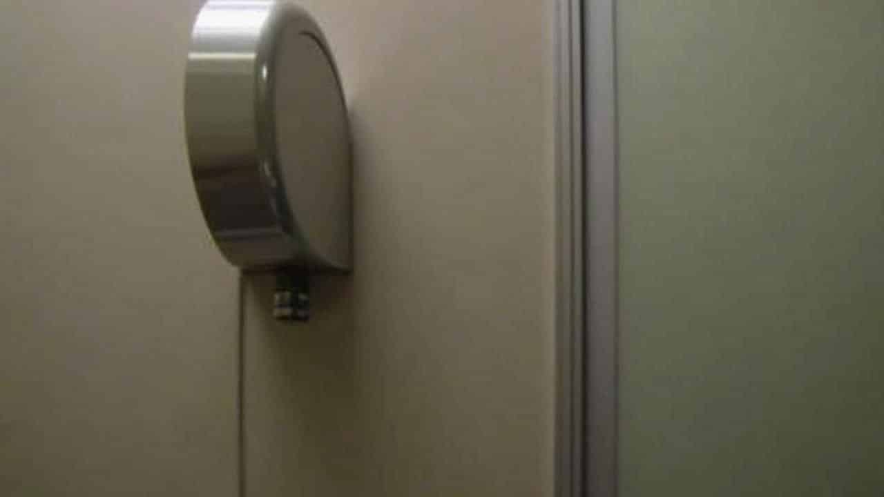 Nie wyrzucaj obcisłych spodni: ekspresowy trik krawiecki, który doda 5 centymetrów w pasie