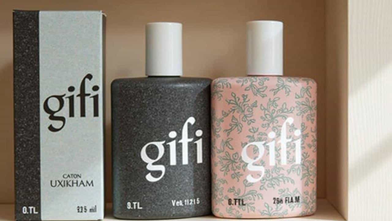 Białe talerze odchodzą do lamusa: ten model Gifi za mniej niż 2 zł odmienia stół w śródziemnomorskim stylu